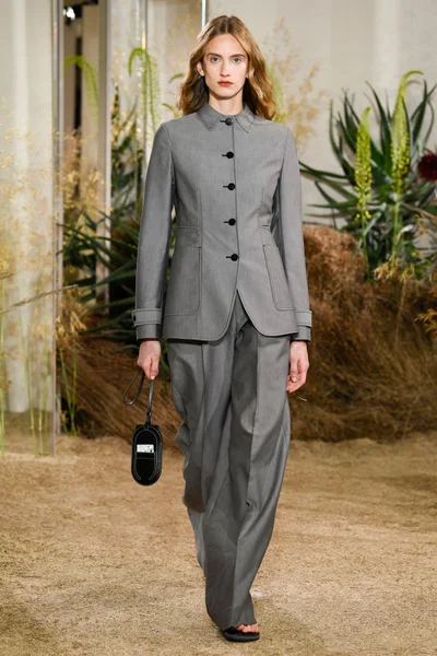 Look 18